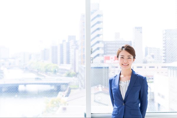 REALTY ONE(リアルティワン)の収益物件に精通した担当者の紹介ページ写真。お客様の資産形成をサポートします。